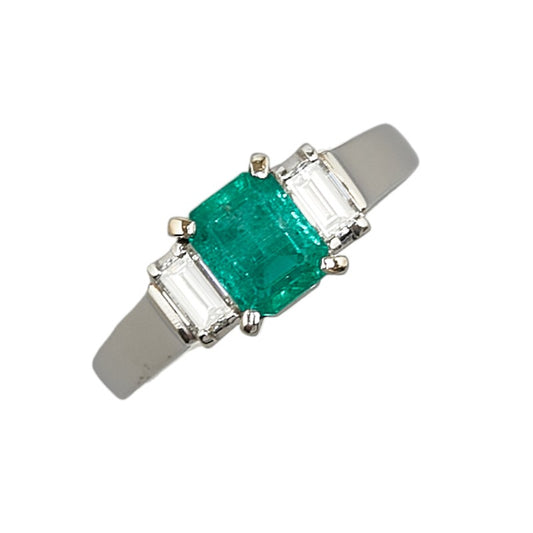 Pt900 Platinum Emerald Diamond Ring