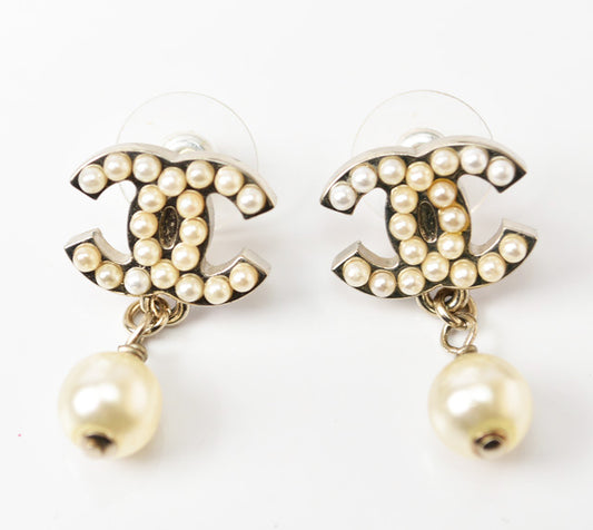 Chanel CC Motif Swing Pearl Earrings Gold/White