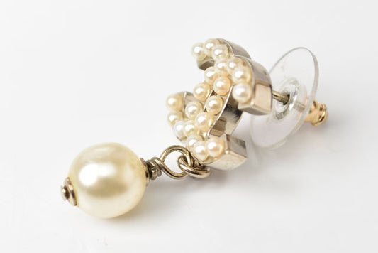 Chanel CC Motif Swing Pearl Earrings Gold/White