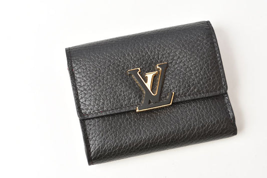 Louis Vuitton Tri-fold Wallet Capucines XS M68587