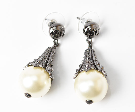 Chanel Pearl Motif Earrings